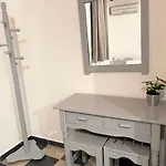 Koala Place 게스트하우스 바실리키
