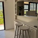 Koala Place 게스트하우스 바실리키